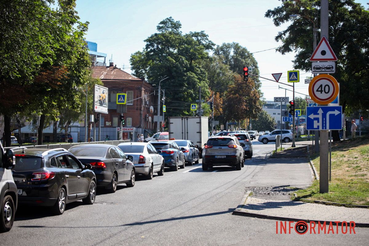 Установили новые знаки и нанесли разметку: в Днепре перекресток на проспектах Слобожанском и Александра Поля сделали безопаснее 3