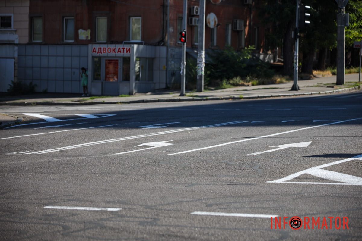 Установили новые знаки и нанесли разметку: в Днепре перекресток на проспектах Слобожанском и Александра Поля сделали безопаснее 6