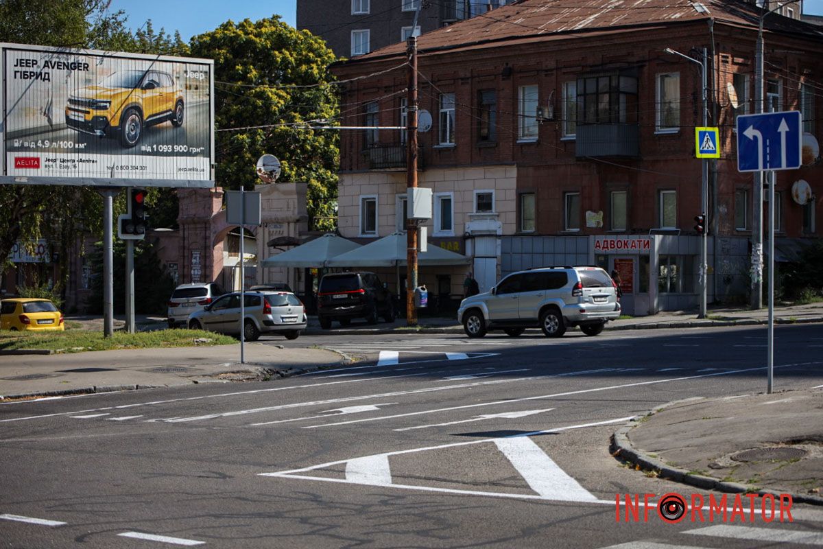 Установили новые знаки и нанесли разметку: в Днепре перекресток на проспектах Слобожанском и Александра Поля сделали безопаснее 7