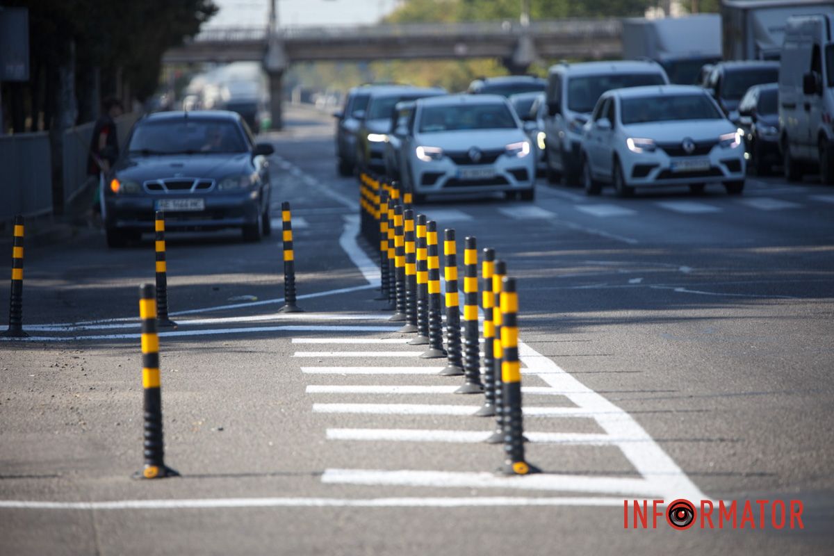 Установили новые знаки и нанесли разметку: в Днепре перекресток на проспектах Слобожанском и Александра Поля сделали безопаснее 15