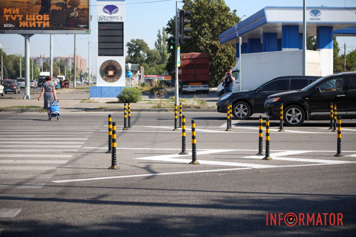 Установили новые знаки и нанесли разметку: в Днепре перекресток на проспектах Слобожанском и Александра Поля сделали безопаснее 12