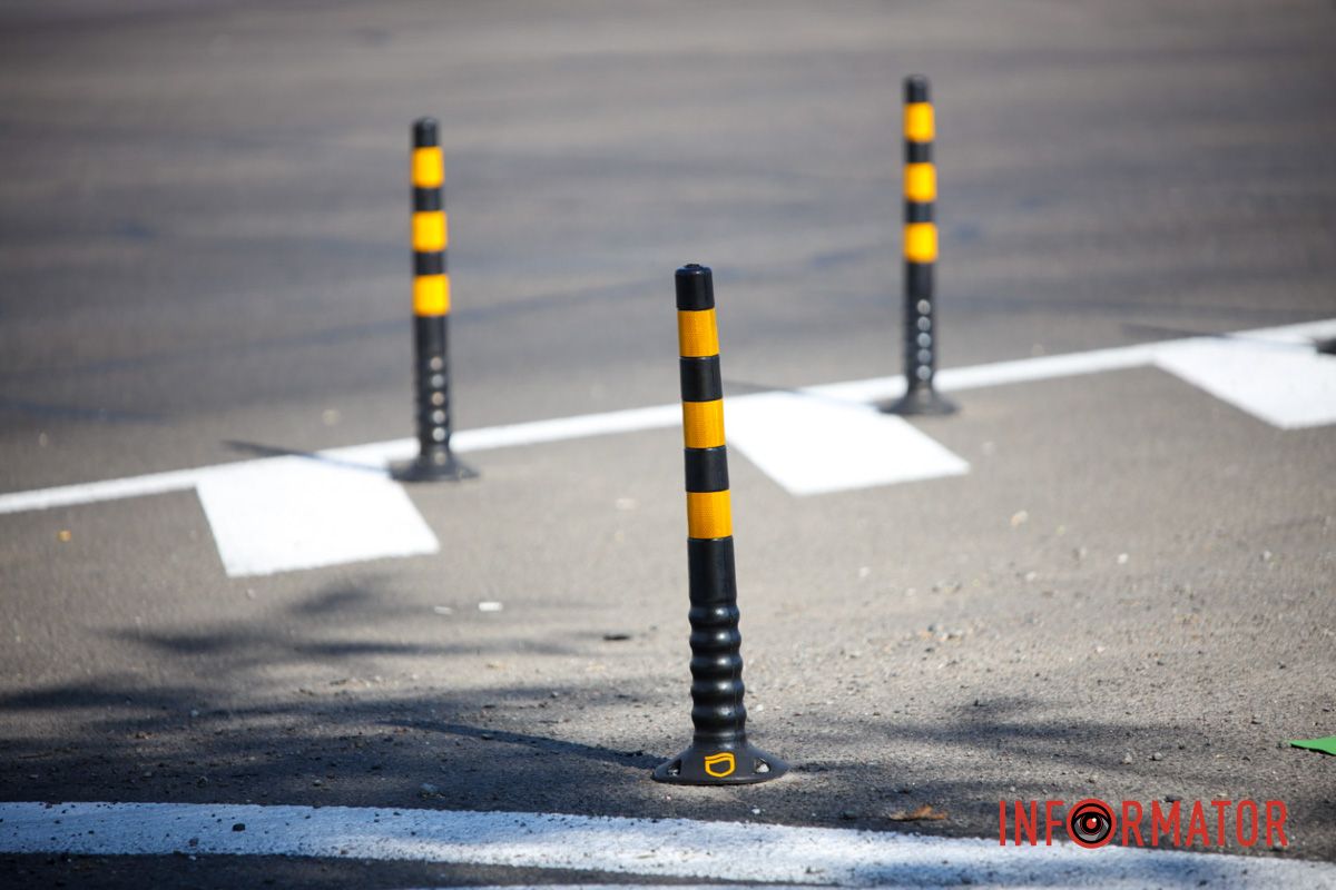 Установили новые знаки и нанесли разметку: в Днепре перекресток на проспектах Слобожанском и Александра Поля сделали безопаснее 16