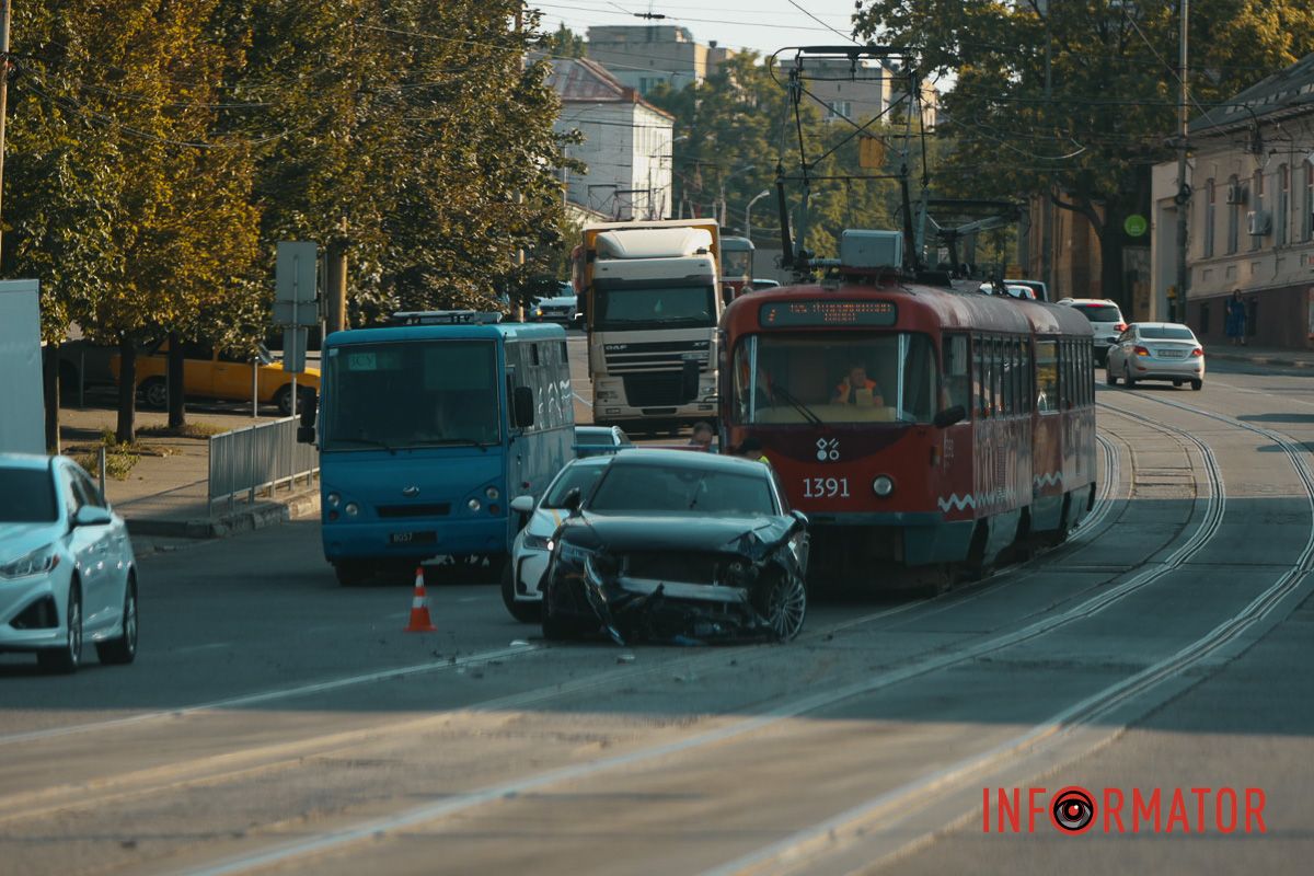 У пʼятницю, 22 серпня, у Дніпрі на Степана Бандери сталася ДТП У пʼятницю, 22 серпня, у Дніпрі на Степана Бандери сталася ДТП