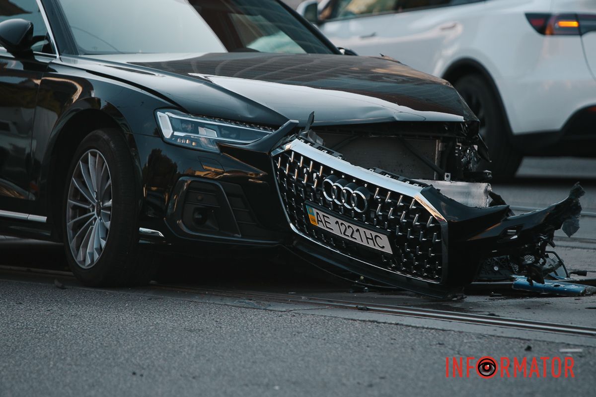 Наразі до площі Старомостової вони курсують через вулицю Робочу Наразі до площі Старомостової вони курсують через вулицю Робочу