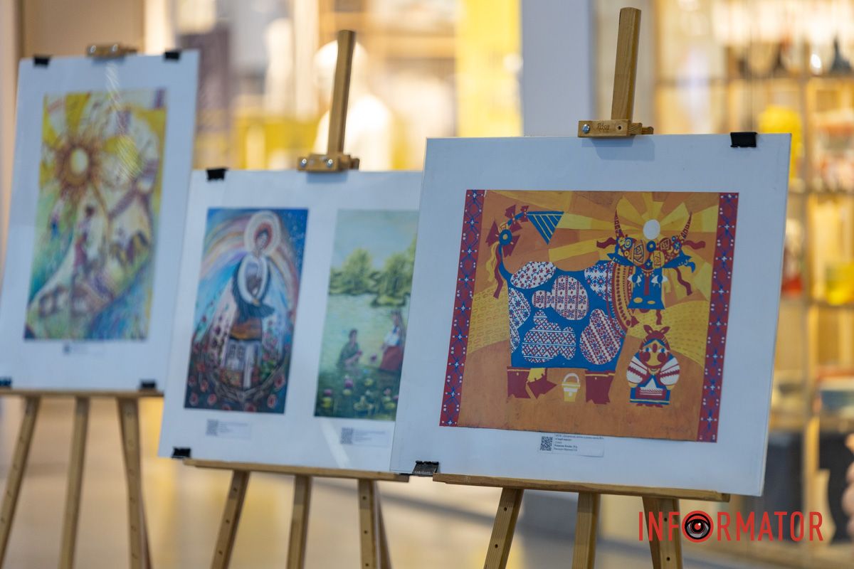 В Днепре в «Мост-Сити» устроили праздничный концерт и выставку рисунков ко Дню Независимости 9