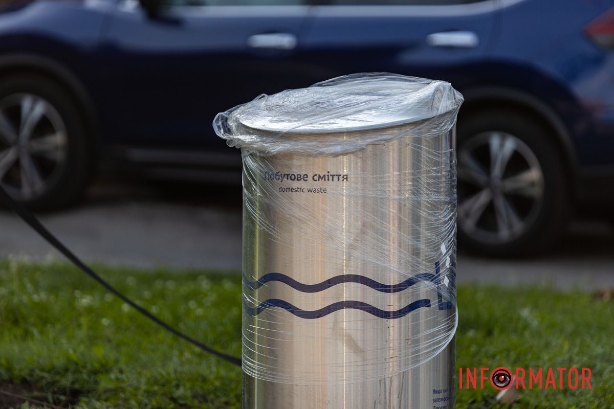 У Дніпрі завершили встановлення підземних сміттєвих баків на площі Героїв Майдану У центрі Дніпра встановили підземні баки для сміття: скільки вони коштували 1