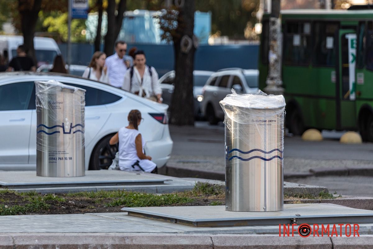 На це з бюджету витратили 3 мільйони 923 тисячі гривень У центрі Дніпра встановили підземні баки для сміття: скільки вони коштували 8