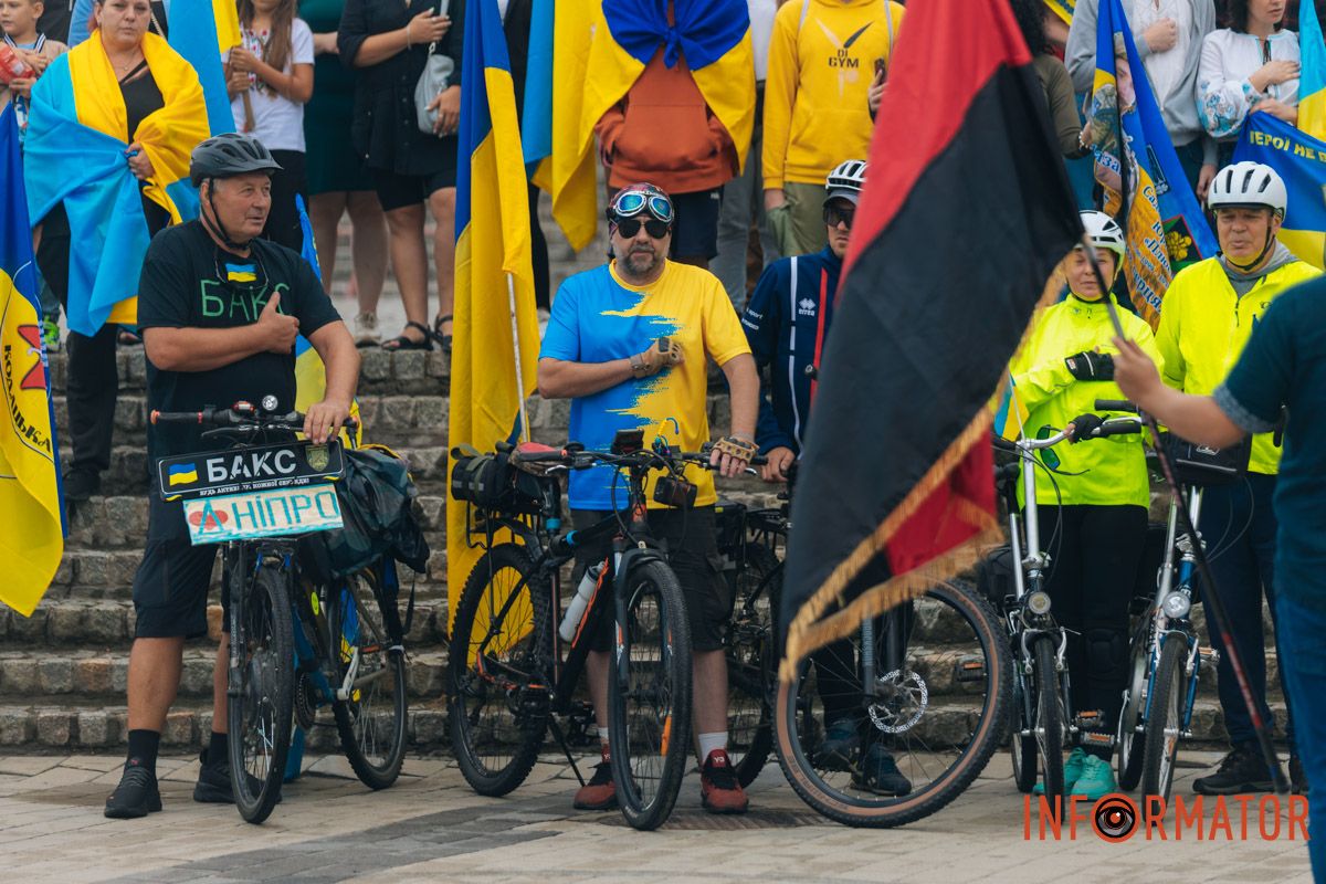 В честь Дня Независимости Украины: в Днепре состоялся патриотический вело- и автопробег 53