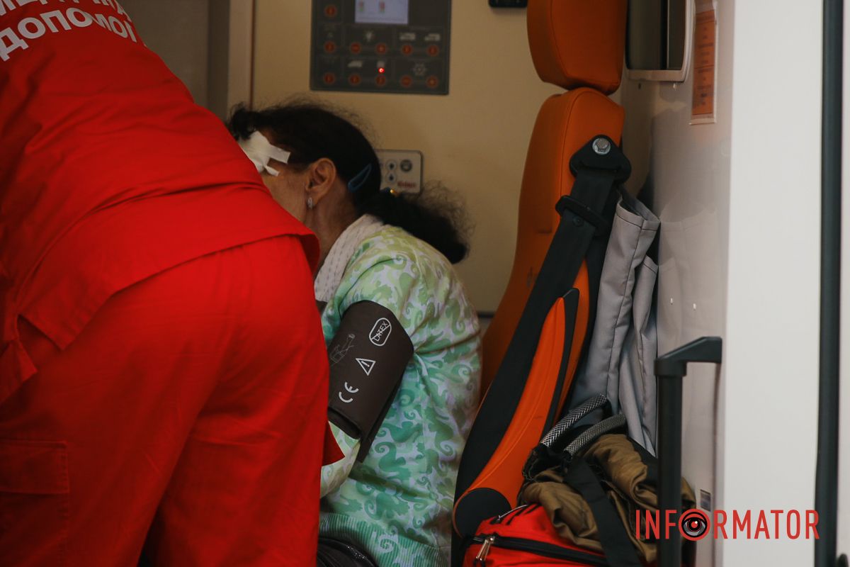 Вони зʼясовують усі обставини У Дніпрі на Коцюбинського біля ТРЦ «Мост-Сіті» Lada зіткнулась з маршруткою №21: є постраждалі 8