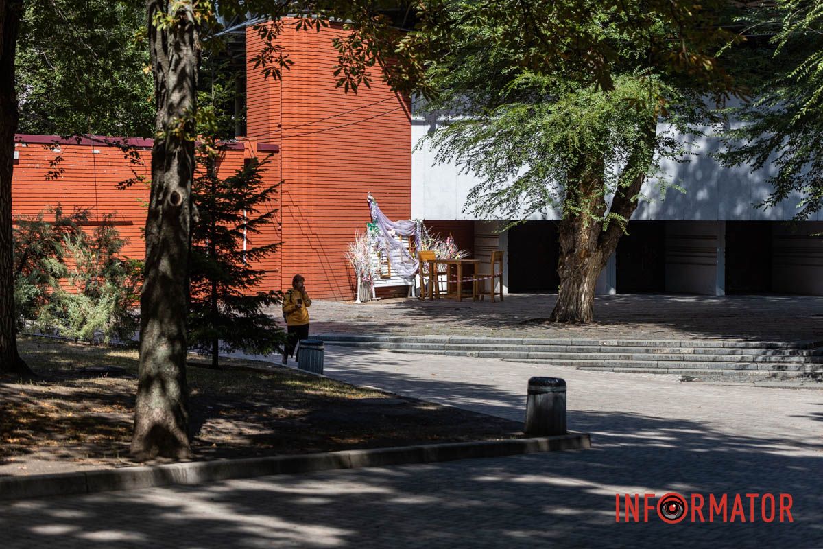 Никого из людей нет Никого из людей нет