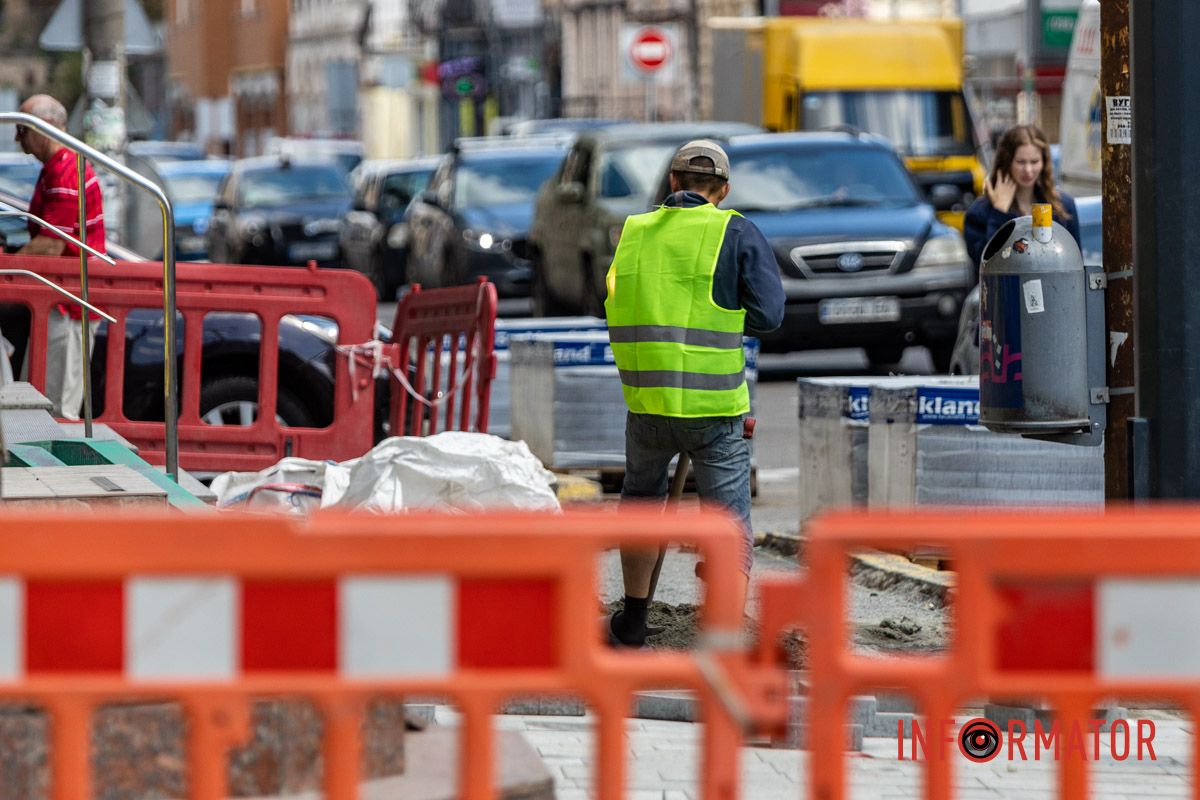 Сейчас укладывают новую плитку большого формата без фаски. Сейчас укладывают новую плитку большого формата без фаски.