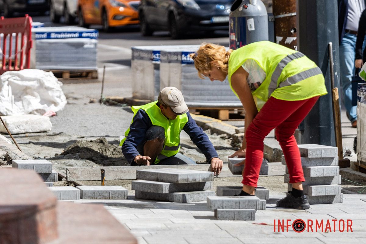 Также снизят тротуары на пешеходных переходах Также снизят тротуары на пешеходных переходах