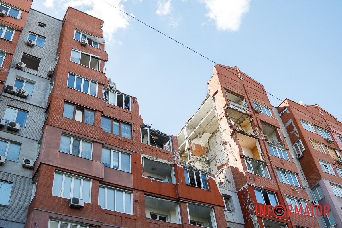У Дніпрі відремонтують житловий будинок на вулиці Виконкомівській, 24а Пошкоджений ракетою будинок на Виконкомівській у Дніпрі хочуть відновити за понад 49 мільйонів гривень 1