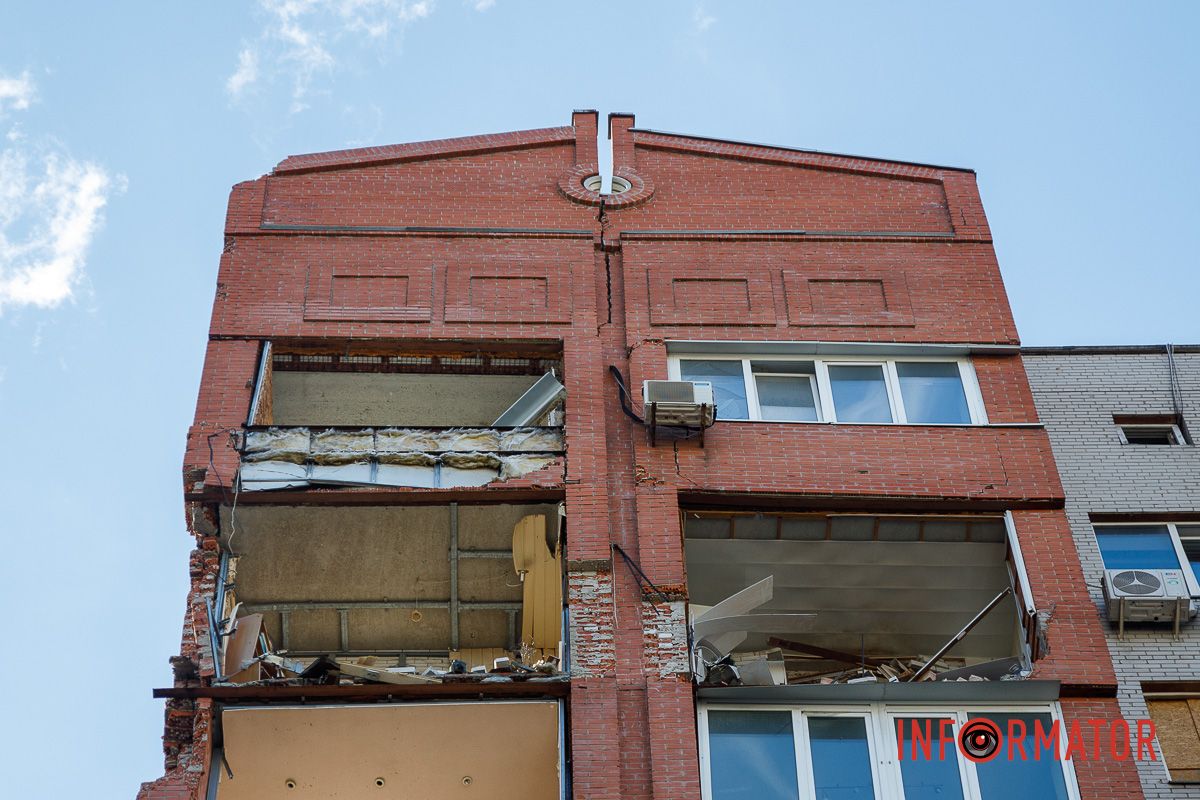 З будинку приберуть аварійні конструкції, стару покрівлю, пошкоджені перегородки та перекриття Пошкоджений ракетою будинок на Виконкомівській у Дніпрі хочуть відновити за понад 49 мільйонів гривень 6