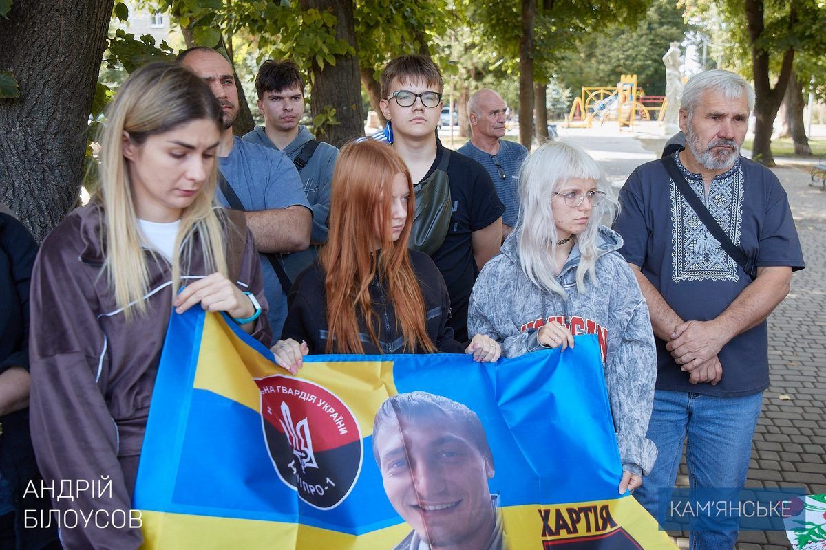 Сквер, где установили памятный знак, будет называться Славы Защитника Украины из Южного района города Сквер, где установили памятный знак, будет называться Славы Защитника Украины из Южного района города