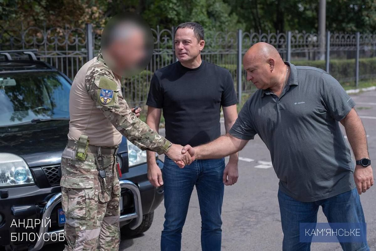 Автівка відправиться на Покровський напрямок У Кам’янському передали позашляховик на Покровський напрямок 2