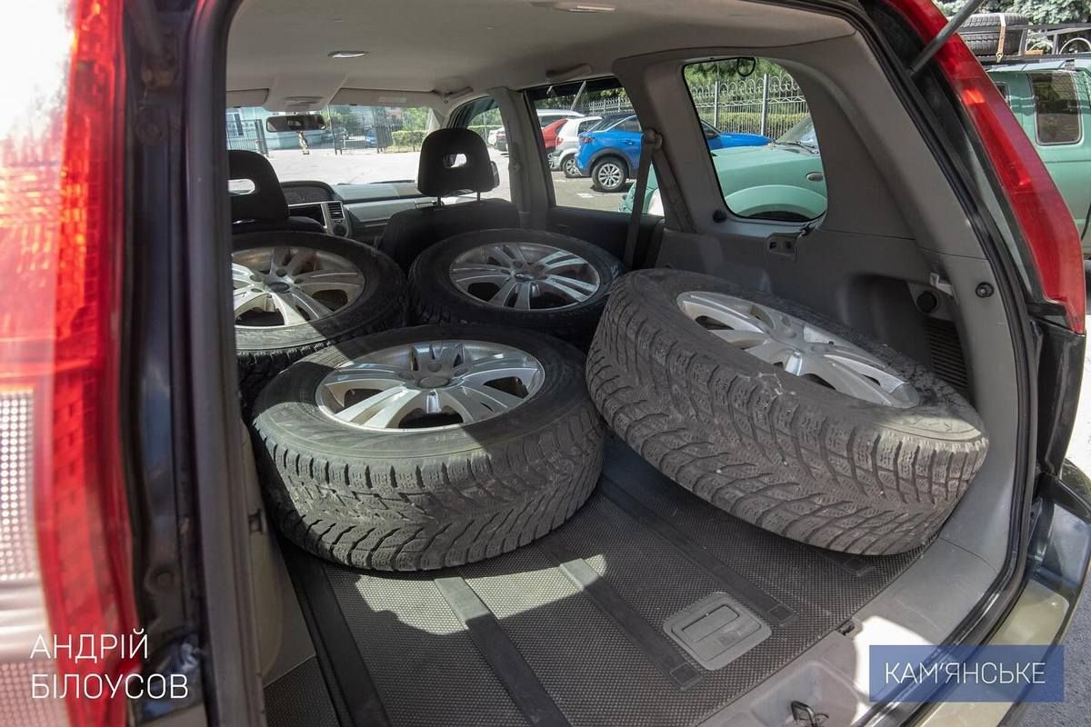 Передали і два комплекти гуми У Кам’янському передали позашляховик на Покровський напрямок 3