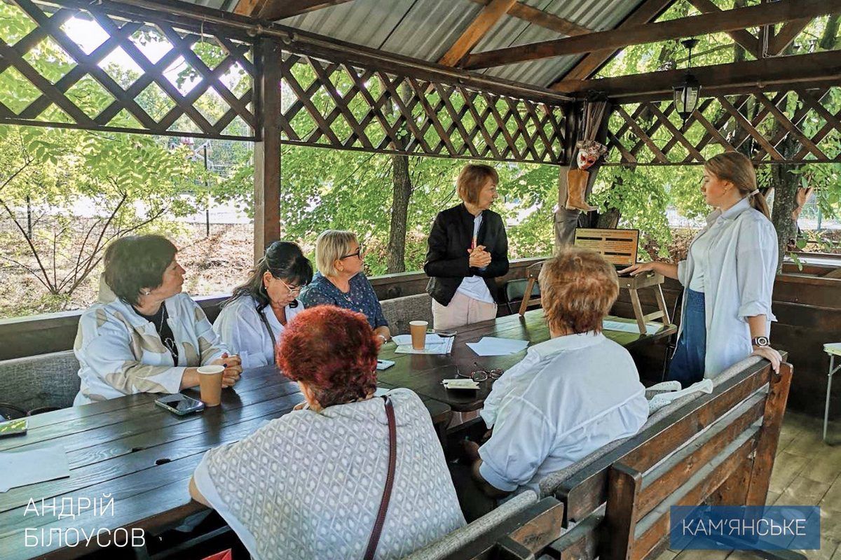 Після пленарної частини стартувала практична робота на локаціях У Кам’янському освітяни зібралися просто неба 6