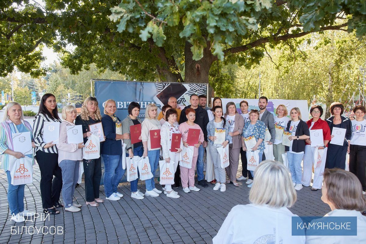 Андрій Белоусов привітав педагогів та відзначив найкращих У Кам’янському освітяни зібралися просто неба 8