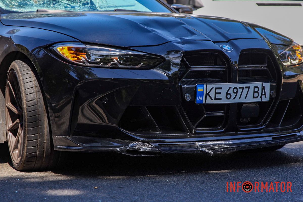 У автівки пошкоджене лобове скло