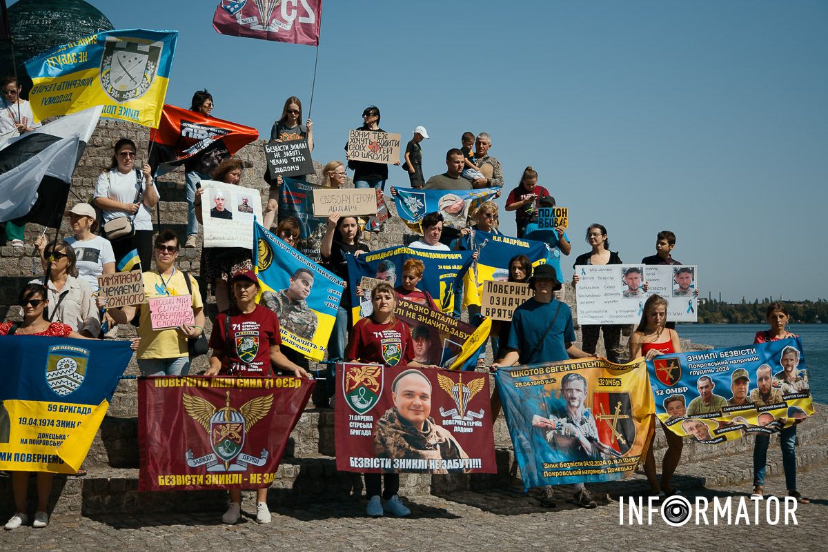 Люди закликали суспільство: «Не мовчи! Стань голосом полонених!» “Зниклі безвісти – не забуті”: у Дніпрі відбулась акція-автопробіг на підтримку полонених та зниклих безвісти 3