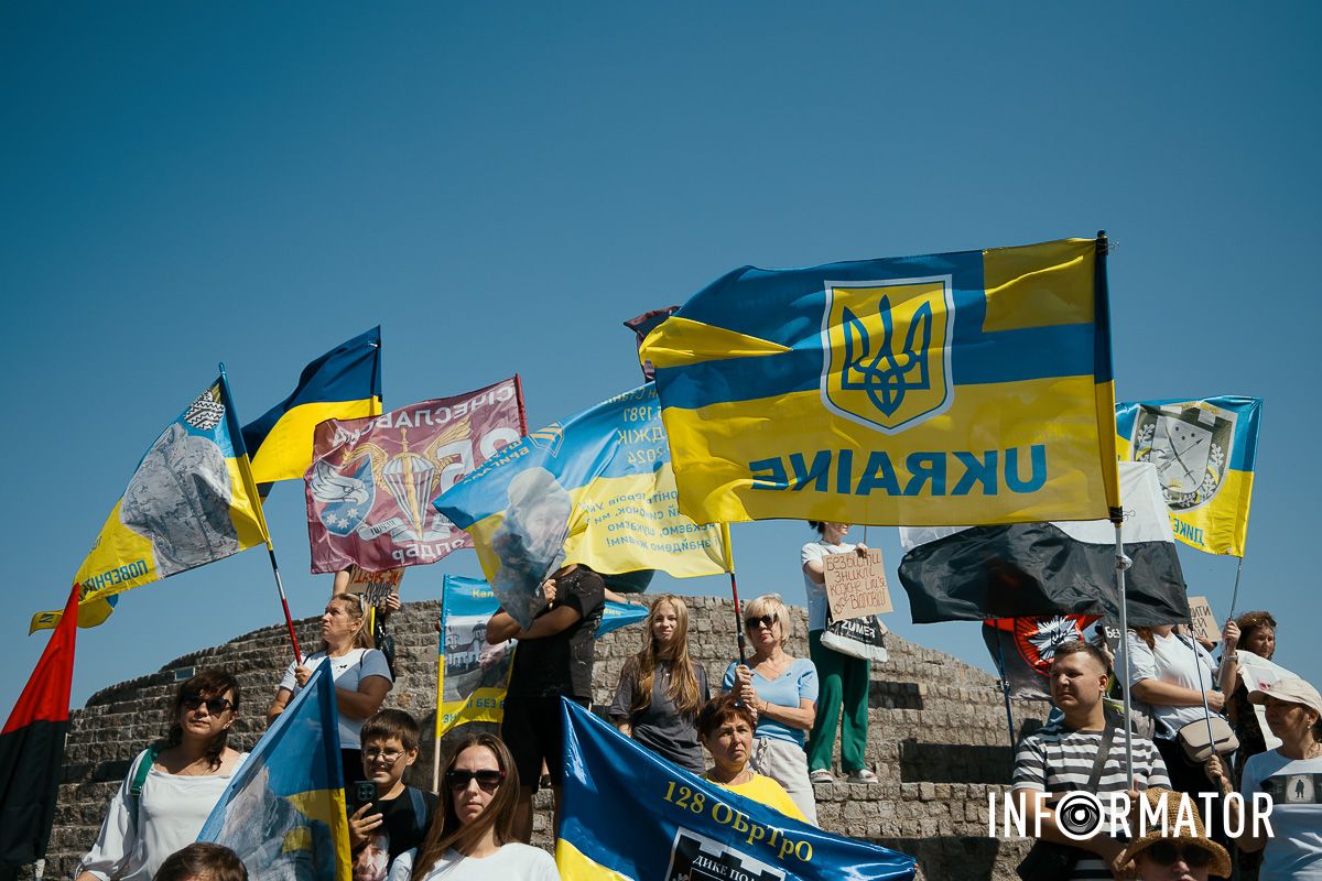 Мета заходу — нагадати всім, що сотні українських захисників досі перебувають у російському полоні або вважаються зниклими безвісти “Зниклі безвісти – не забуті”: у Дніпрі відбулась акція-автопробіг на підтримку полонених та зниклих безвісти 10