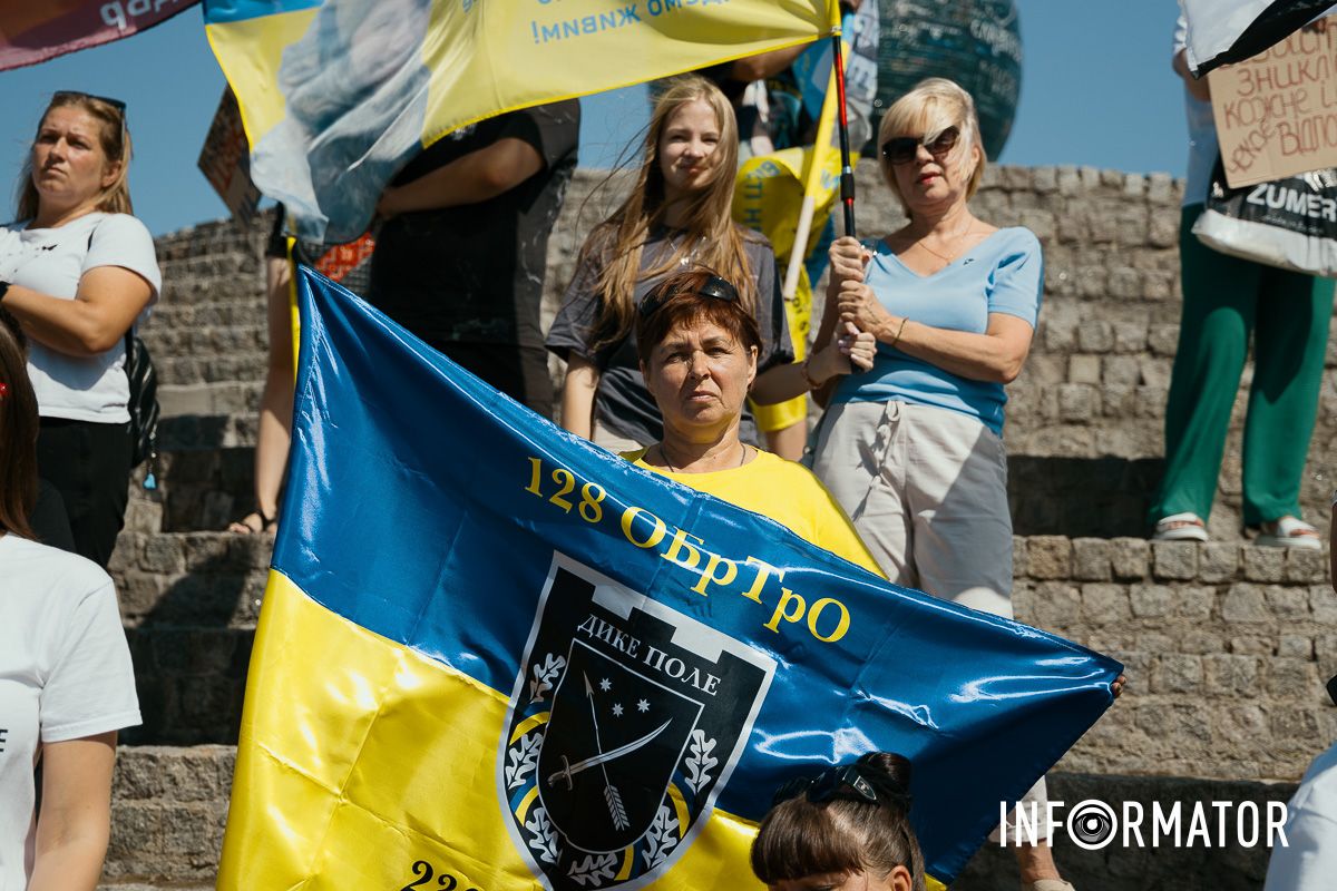Родини вимагають від світу та держави робити більше для їхнього звільнення “Зниклі безвісти – не забуті”: у Дніпрі відбулась акція-автопробіг на підтримку полонених та зниклих безвісти 11