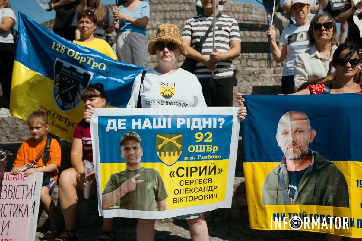 Родини вимагають від світу та держави робити більше для їхнього звільнення “Зниклі безвісти – не забуті”: у Дніпрі відбулась акція-автопробіг на підтримку полонених та зниклих безвісти 12