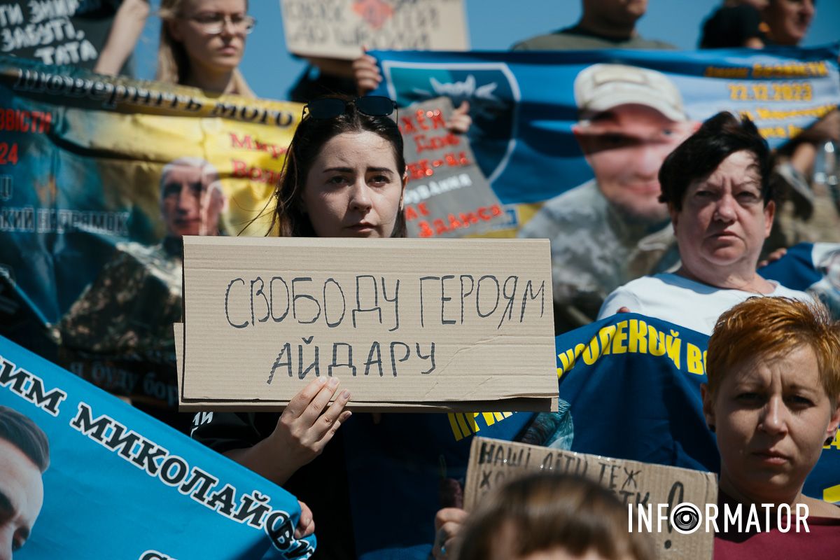 На мітинг прийшли й діти полонених бійців “Зниклі безвісти – не забуті”: у Дніпрі відбулась акція-автопробіг на підтримку полонених та зниклих безвісти 14