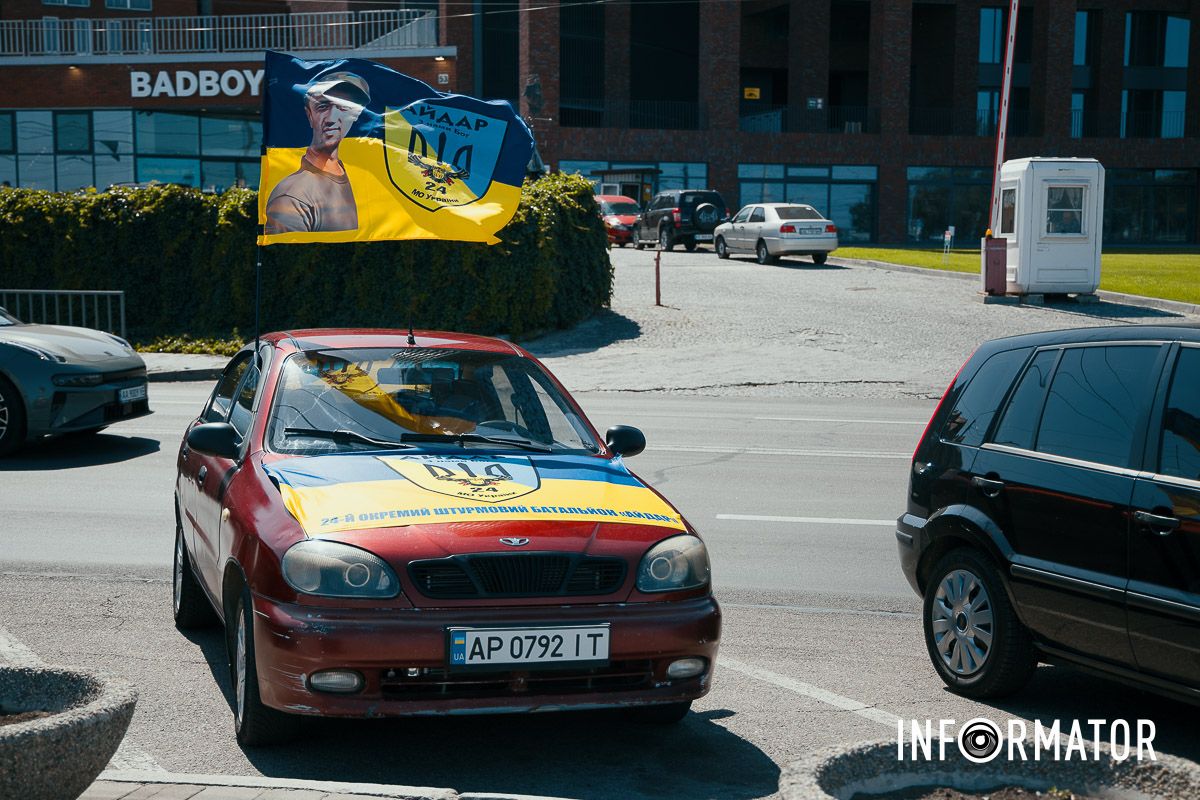 Сльози та біль в очах родичів “Зниклі безвісти – не забуті”: у Дніпрі відбулась акція-автопробіг на підтримку полонених та зниклих безвісти 27
