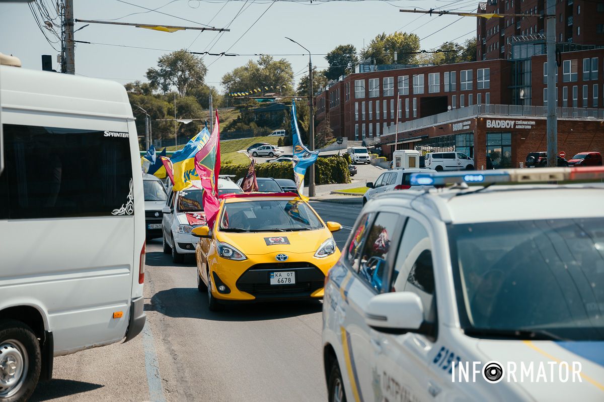 Автопробіг об’єднав десятки учасників “Зниклі безвісти – не забуті”: у Дніпрі відбулась акція-автопробіг на підтримку полонених та зниклих безвісти 36