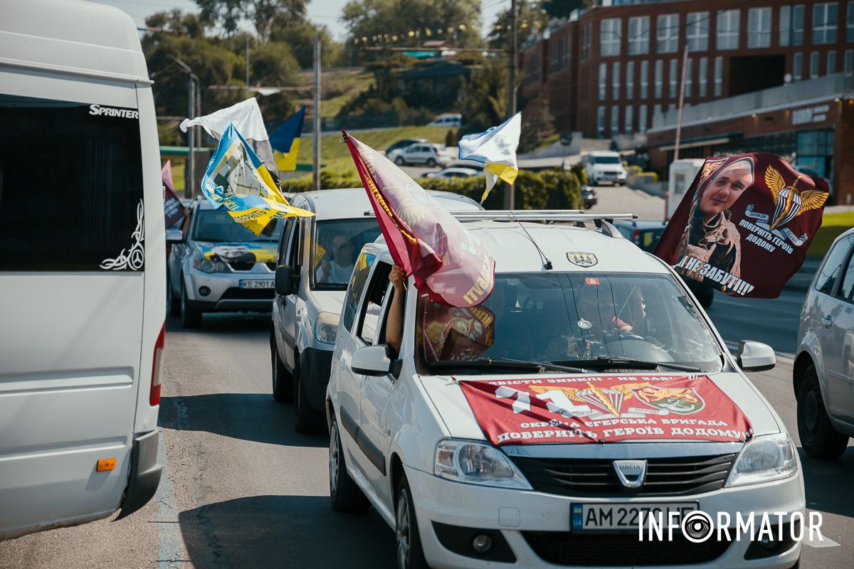 Плакати закликають повернути зниклих безвісти “Зниклі безвісти – не забуті”: у Дніпрі відбулась акція-автопробіг на підтримку полонених та зниклих безвісти 39