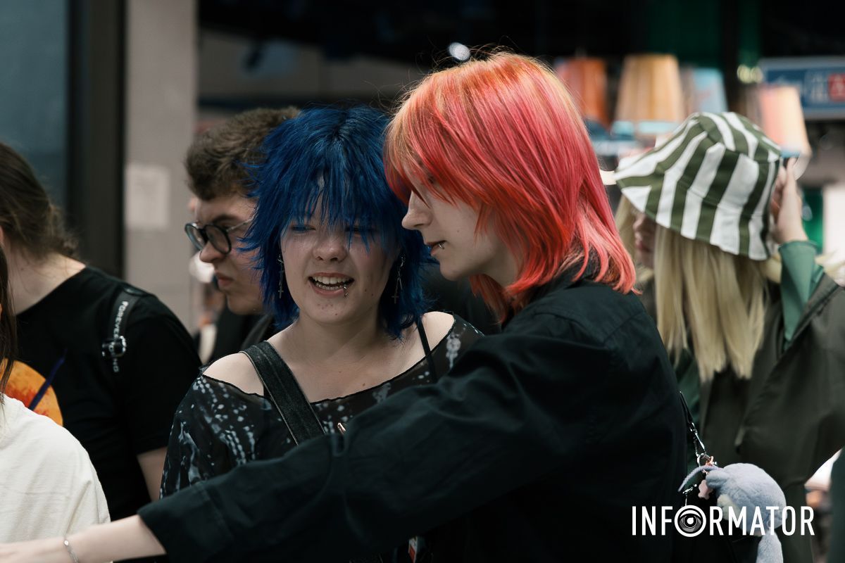 Гости демонстрируют свои костюмы любимых персонажей Гости демонстрируют свои костюмы любимых персонажей