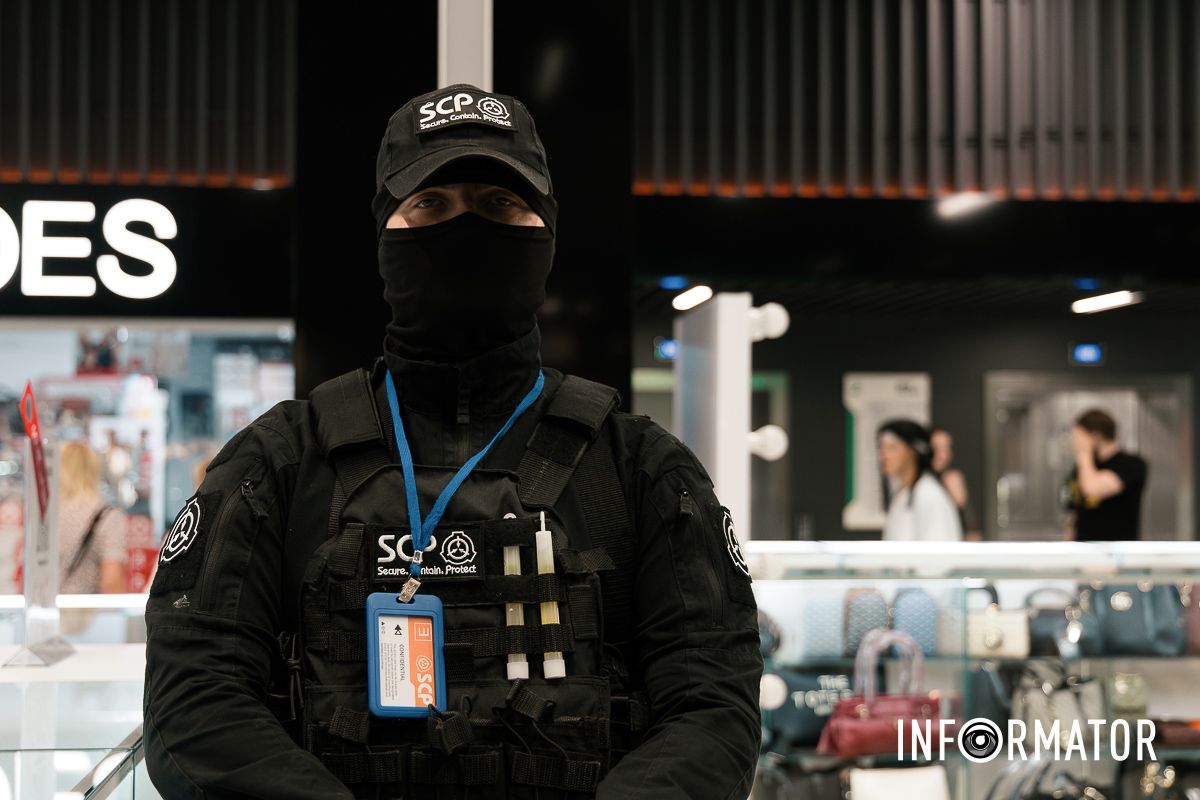 Атмосфера праздника и дружбы властвует среди всех гостей Атмосфера праздника и дружбы властвует среди всех гостей