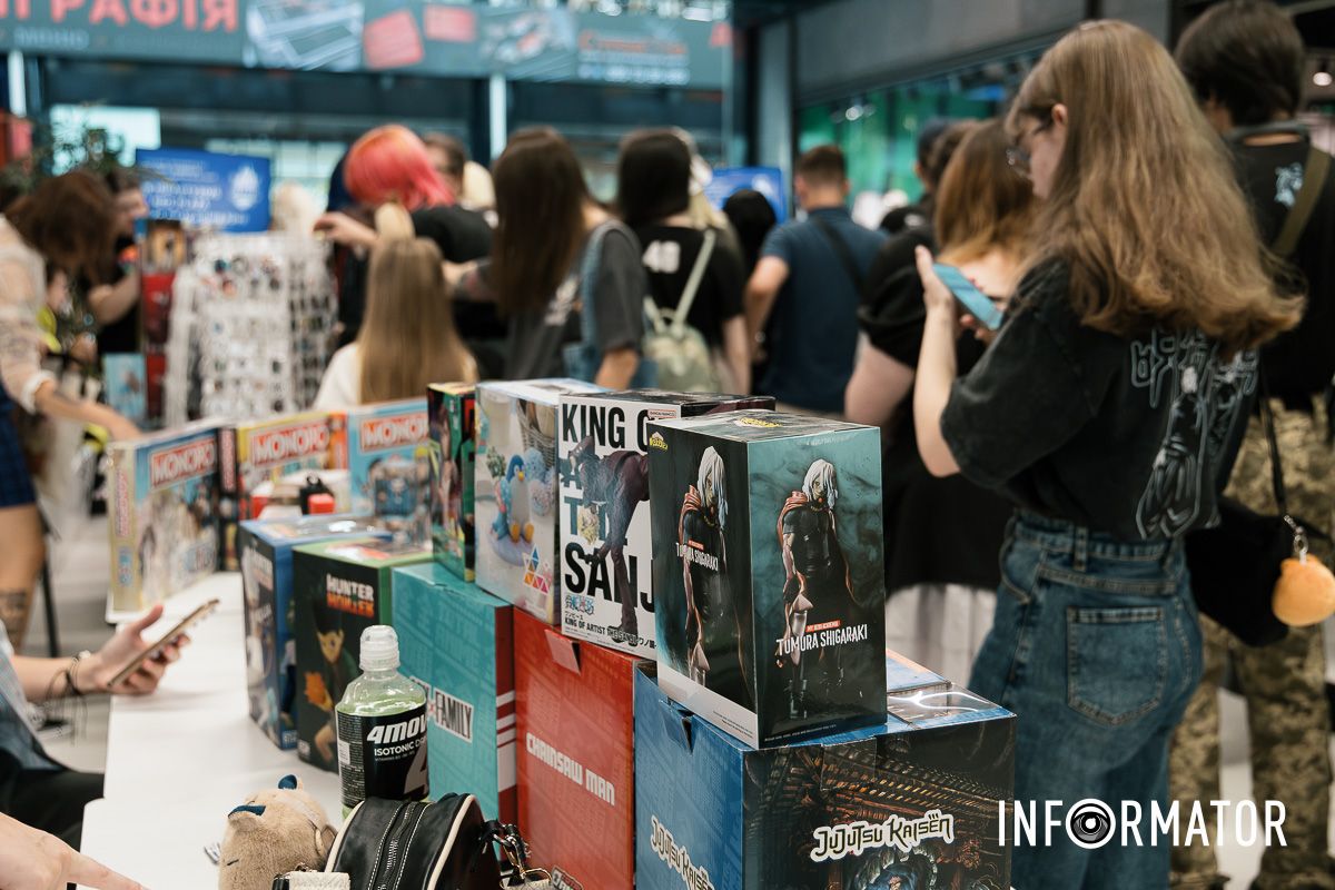 Ярмарка от магазинов-партнеров привлекает покупателей Ярмарка от магазинов-партнеров привлекает покупателей