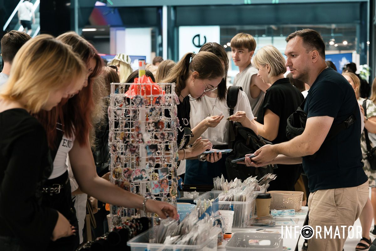 Танцевальная сцена собрала фанатов K-pop Танцевальная сцена собрала фанатов K-pop