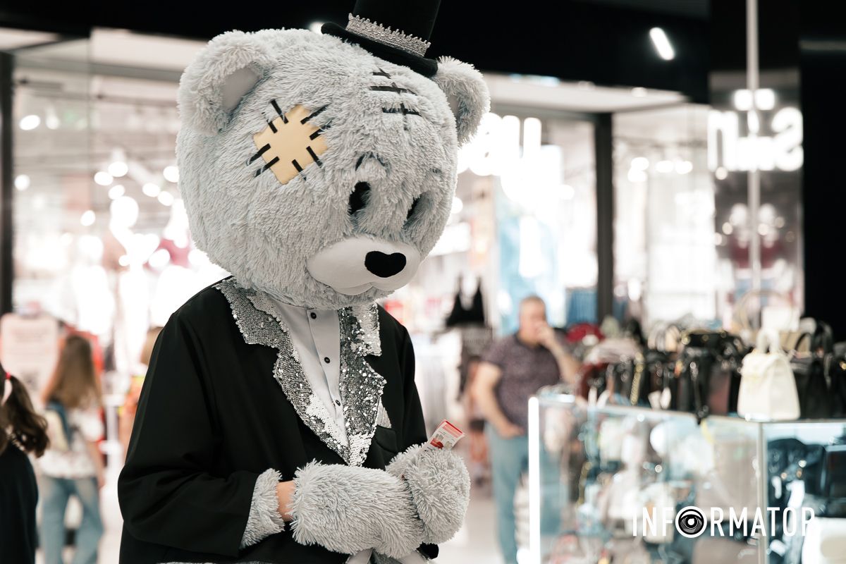 В перерывах участники развлекались во время K-pop Random Dance В перерывах участники развлекались во время K-pop Random Dance