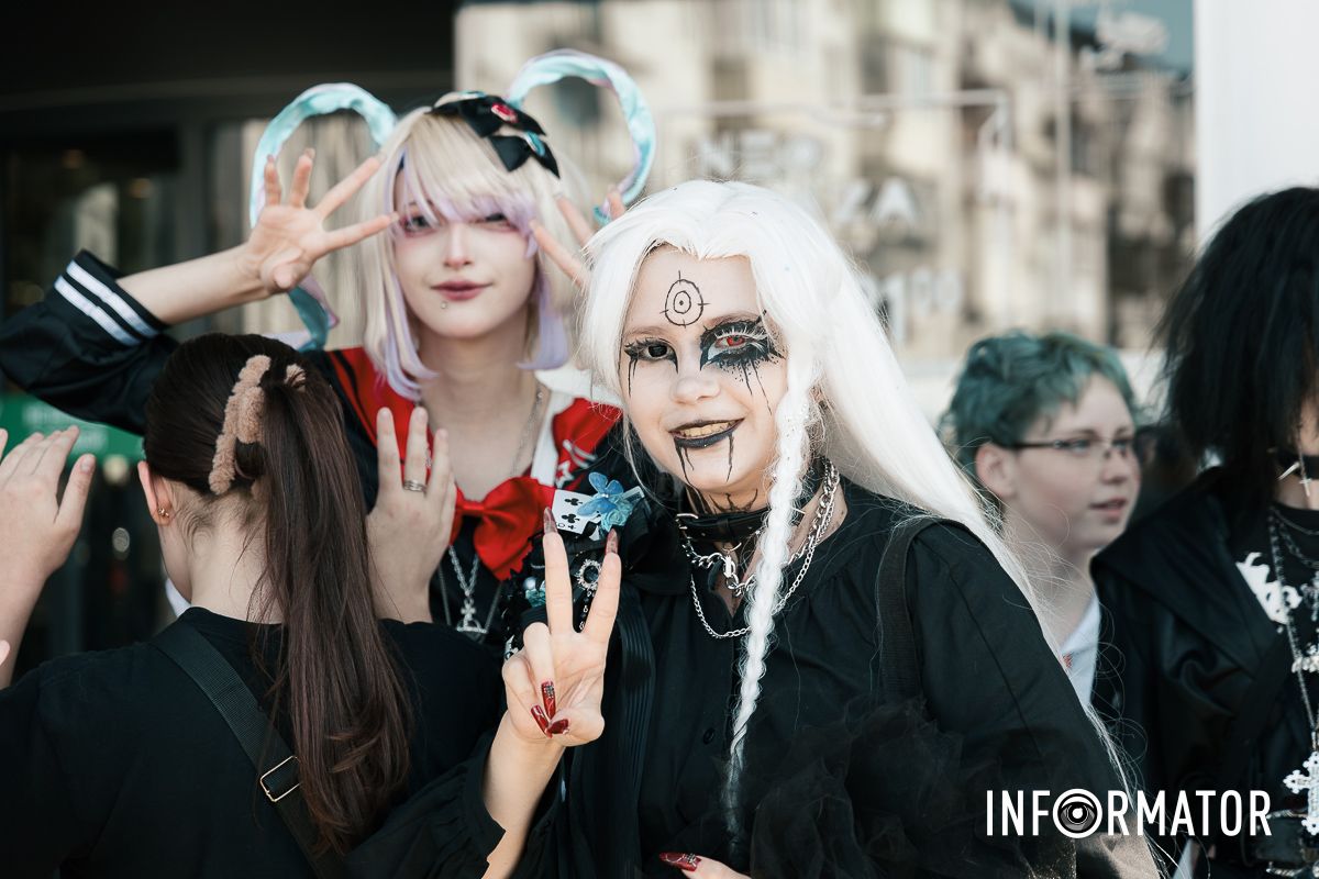 Вход на ивент был бесплатным, поэтому на сходку пришли сотни людей всех возрастов. Вход на ивент был бесплатным, поэтому на сходку пришли сотни людей всех возрастов.