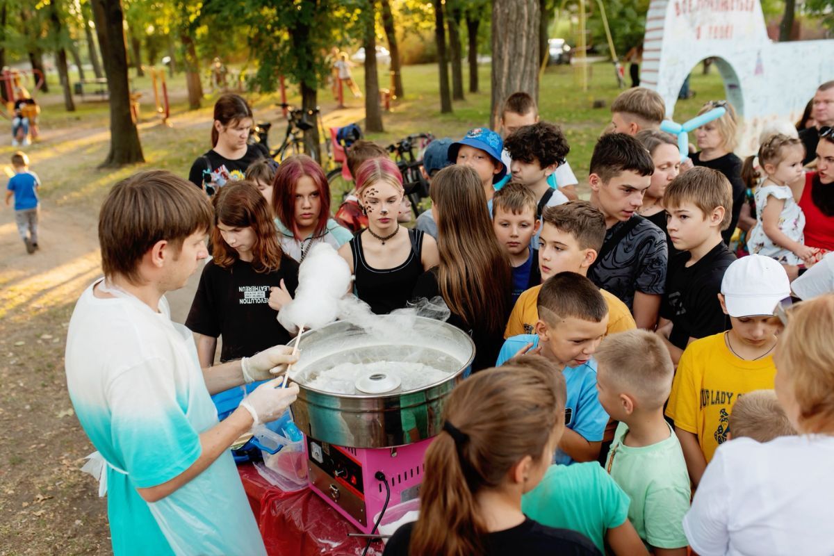 Завдяки цьому віддалений від центру парк у цей час перетворився на центр розваг