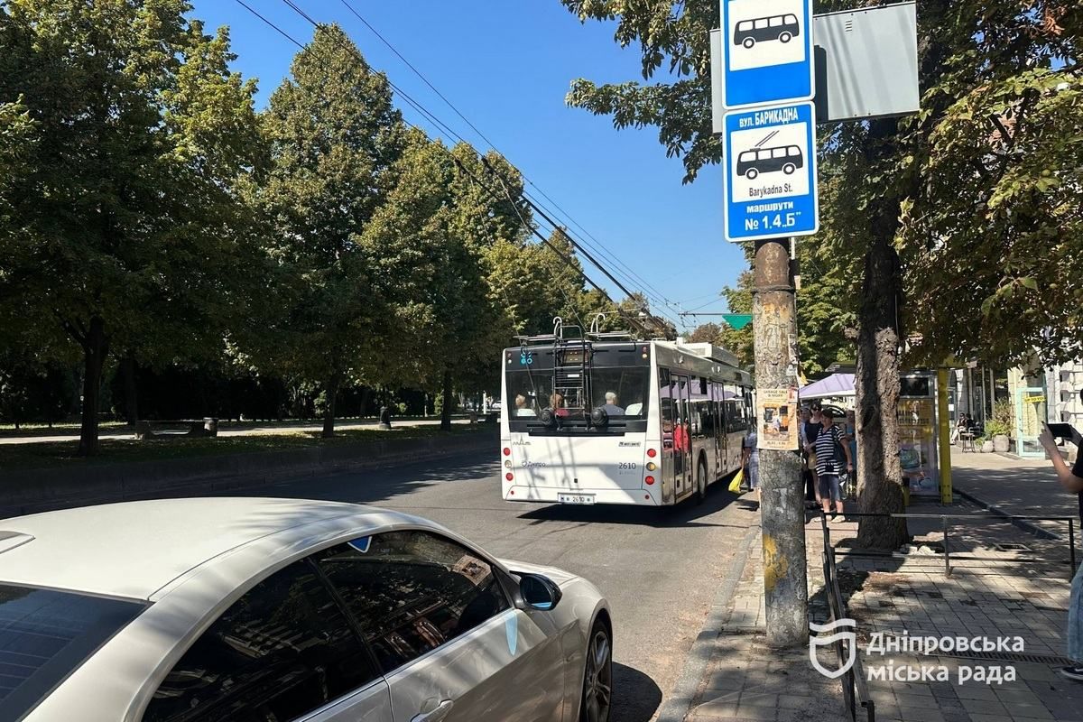Ежедневно в городе инспекторы по парковке выписывают около 500 штрафов, а около 20 машин доставляют на штрафплощадку. Ежедневно в городе инспекторы по парковке выписывают около 500 штрафов, а около 20 машин доставляют на штрафплощадку.