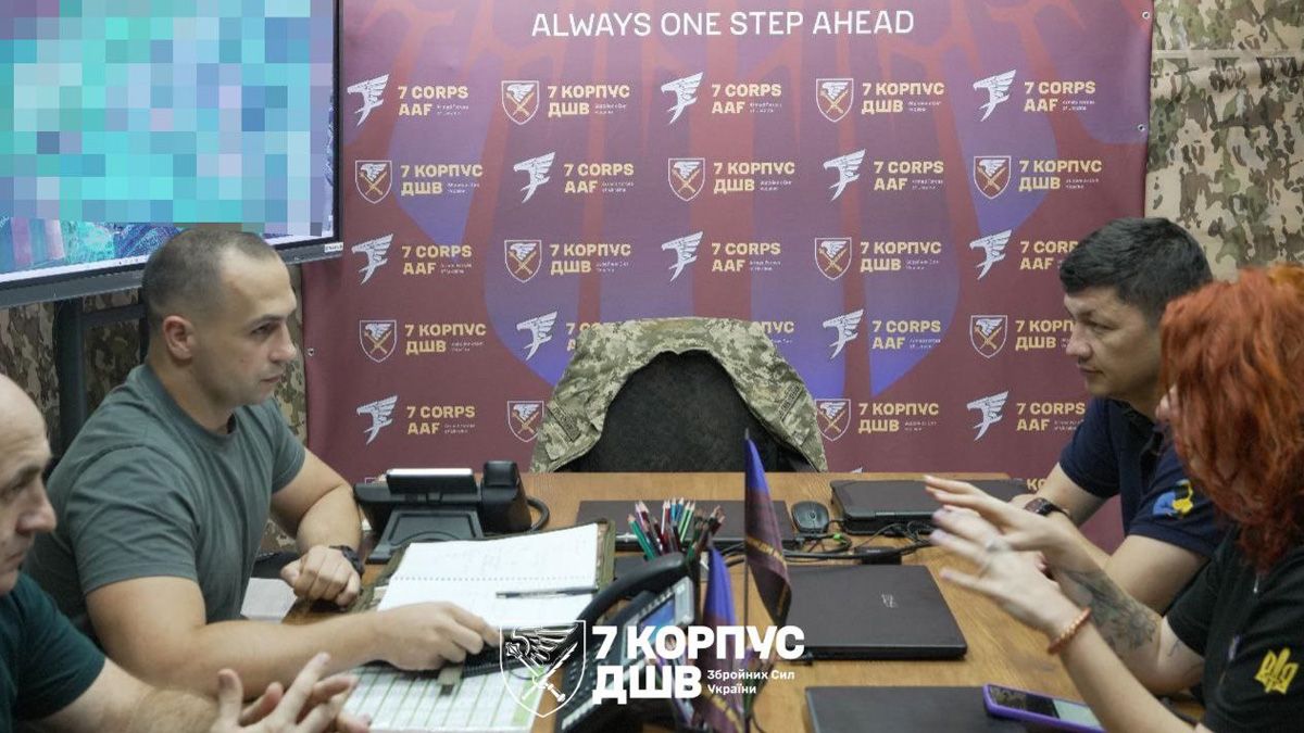 Очільник Миколаївщини Віталій Кім передав партію дронів на потреби 7 корпусу ДШВ