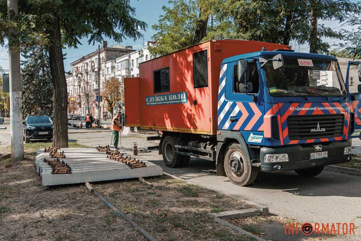 Участок огородили специальными знаками Участок огородили специальными знаками