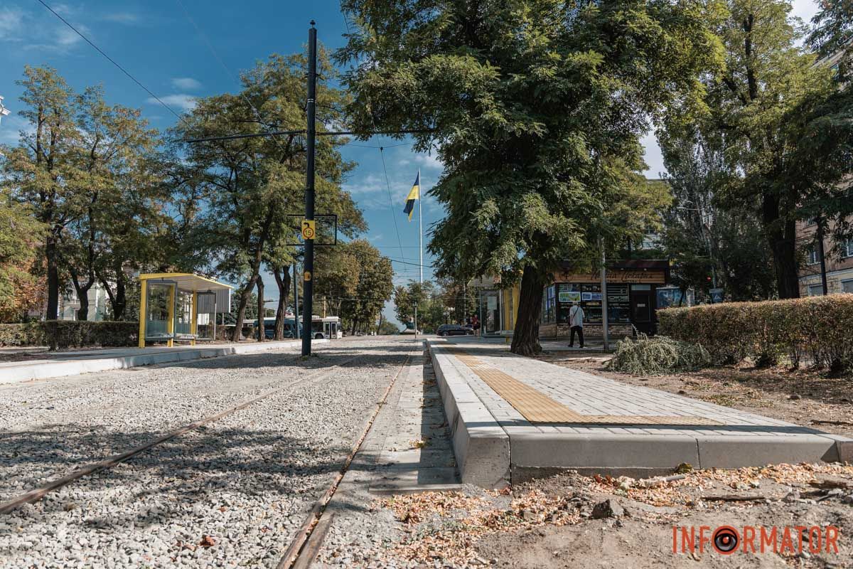 Тактильная плитка и навесы: в Днепре на проспекте Яворницкого завершили установку двух остановок более чем за 2,8 миллиона гривен 4