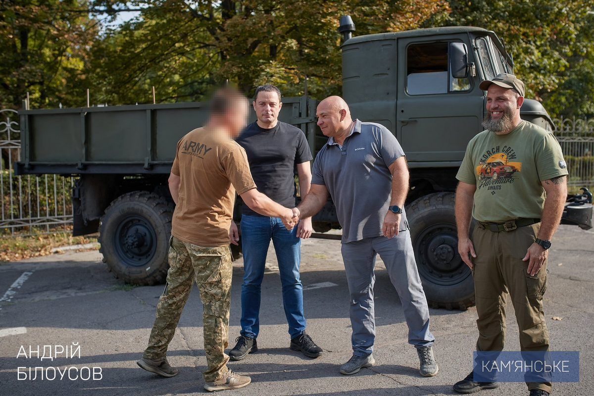 Військові виконують бойові завдання на Харківському напрямку Захисникам із Кам’янського передали вантажівку ГАЗ-66 2