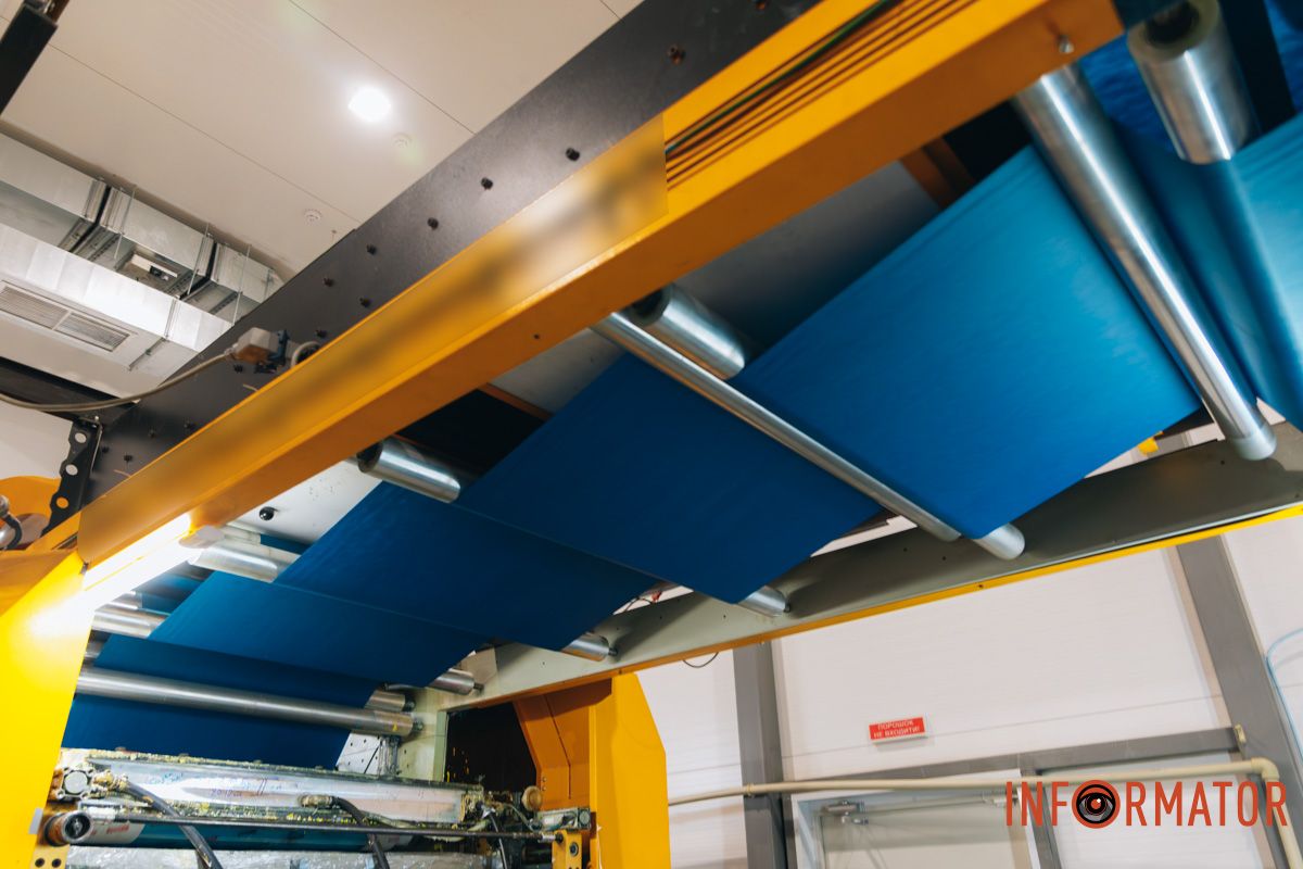 Кожен етап виготовлення проходить ретельний контроль Від Дніпра до Європи: найбільший виробник екосумок та спанбонду з повним циклом RendpacoEco змінює екологію та запустив нову лінію виробництва 16