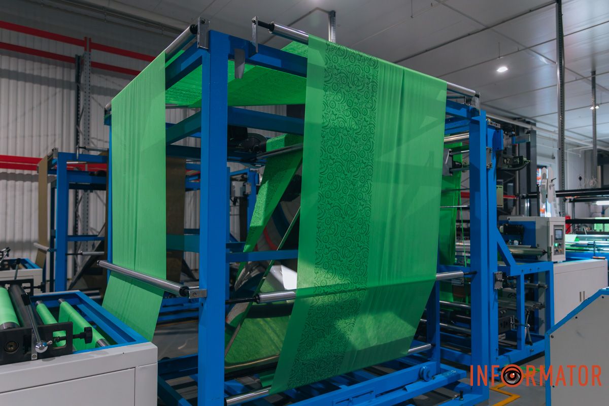 На потужностях RendpacoEco також виготовляють термосумки, одноразові пелюшки, наволочки Від Дніпра до Європи: найбільший виробник екосумок та спанбонду з повним циклом RendpacoEco змінює екологію та запустив нову лінію виробництва 22