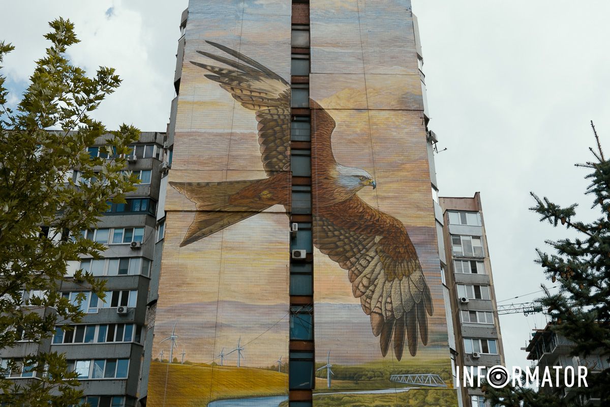 Символ свободы на стене: в Днепре на Солнечном появился огромный мурал 7