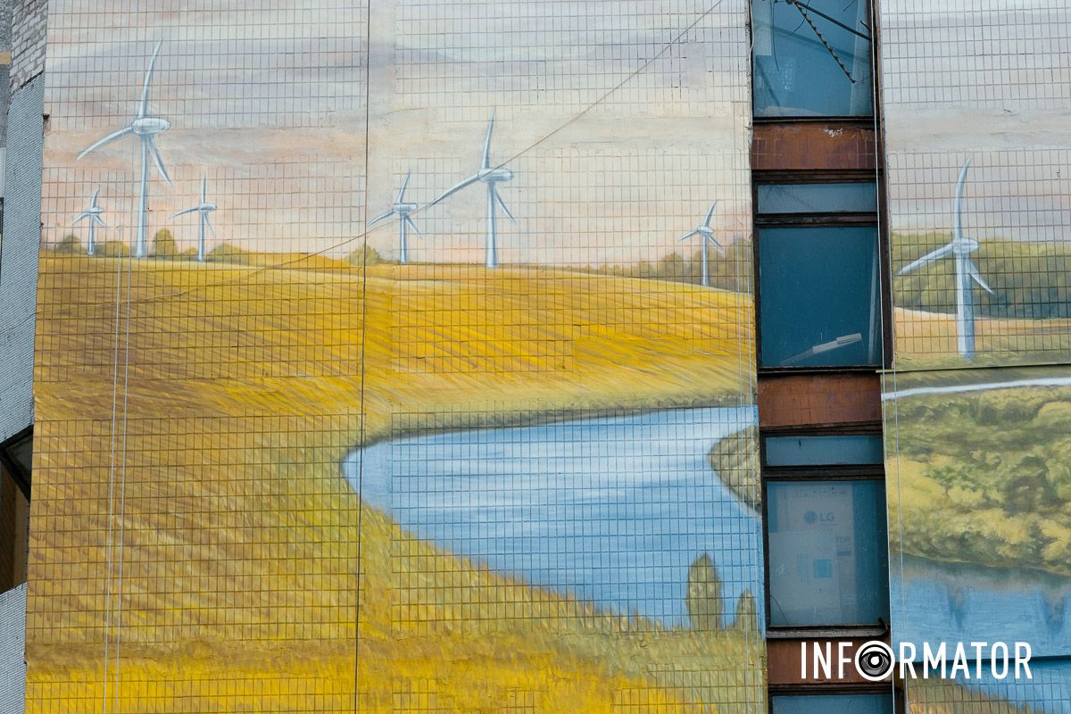 Символ свободы на стене: в Днепре на Солнечном появился огромный мурал 10
