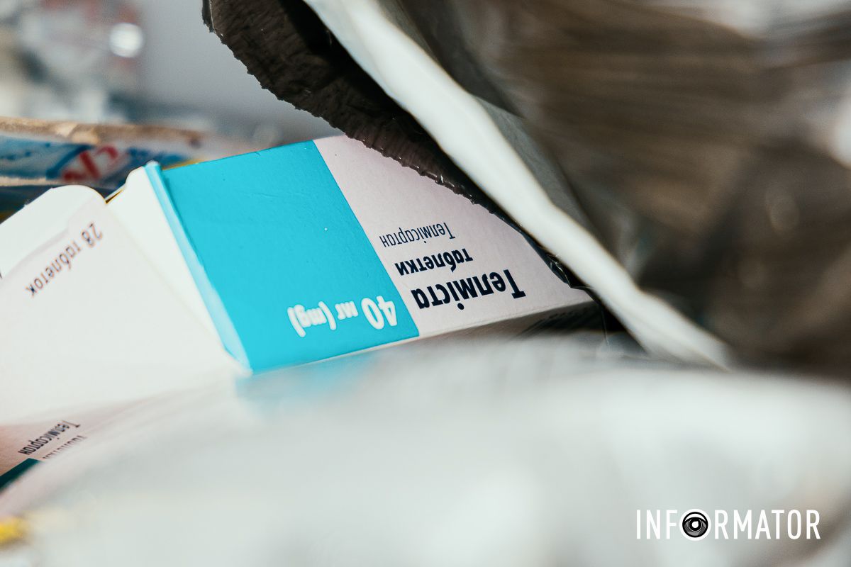 Сезон кавунів знову відкрито: у Дніпрі на Івана Акінфієва смердять переповнені сміттєві баки 16