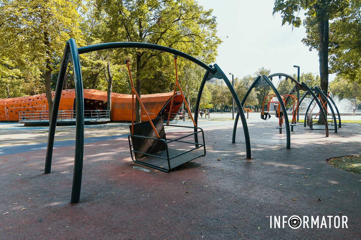 Станом на 2 вересня жодного учасника не зареєстровано Зламані гойдалки та "живопис" вандалів: у Дніпрі витратять 4,5 мільйони на ремонт інклюзивного дитячого майданчика у сквері Героїв 6